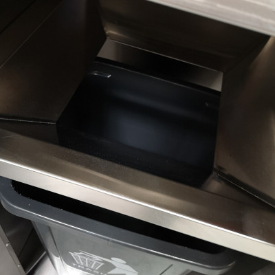 Poubelle snack en inox avec bac plastique / RESTONOBLE Poubelle snack en inox avec bac plastique / RESTONOBLE